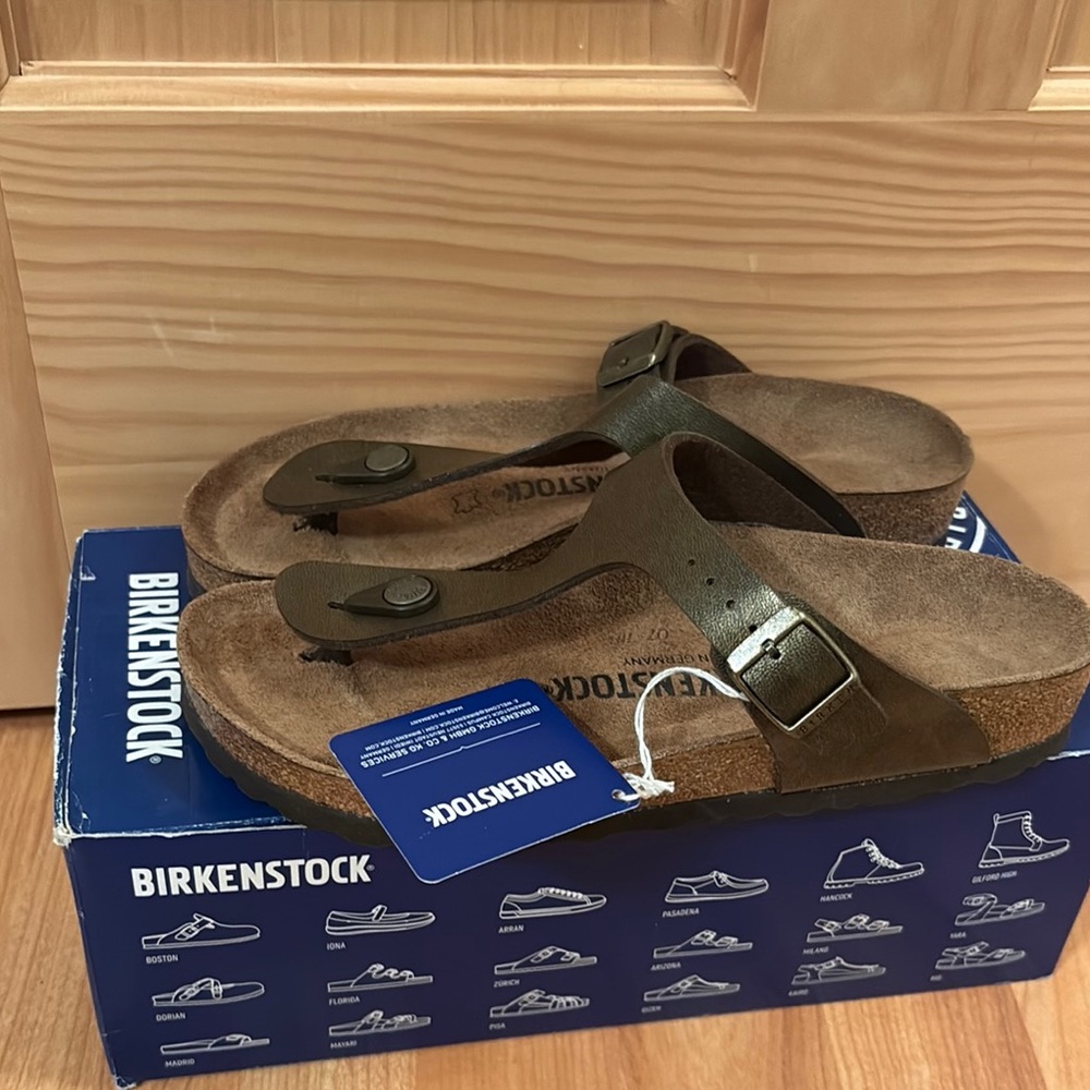 NWT Birkenstock Gizeh Sandals